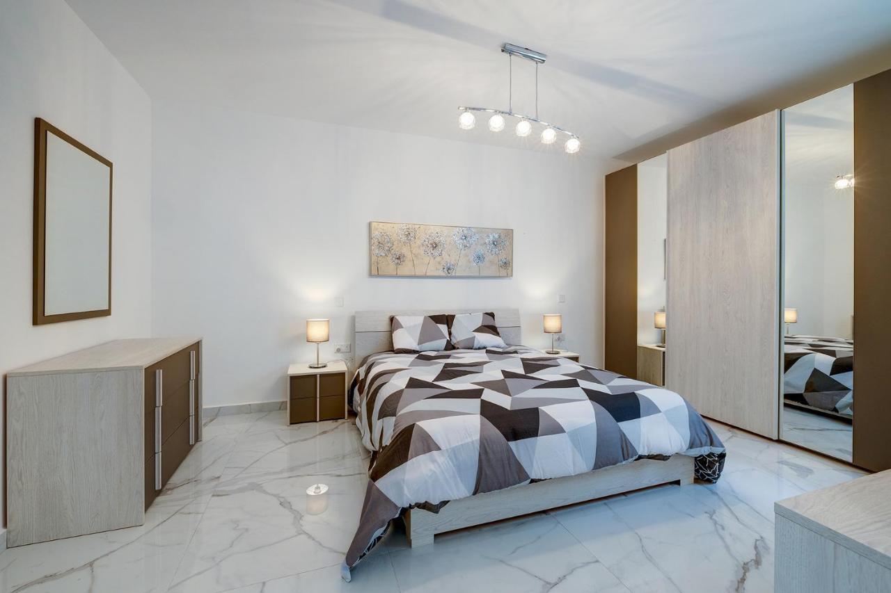 Stylish 2Br Apartment In Central St Julians Saint Julian's Exterior foto