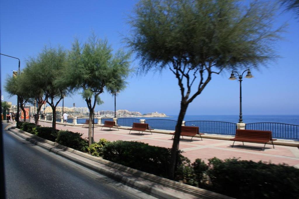 Stylish 2Br Apartment In Central St Julians Saint Julian's Exterior foto